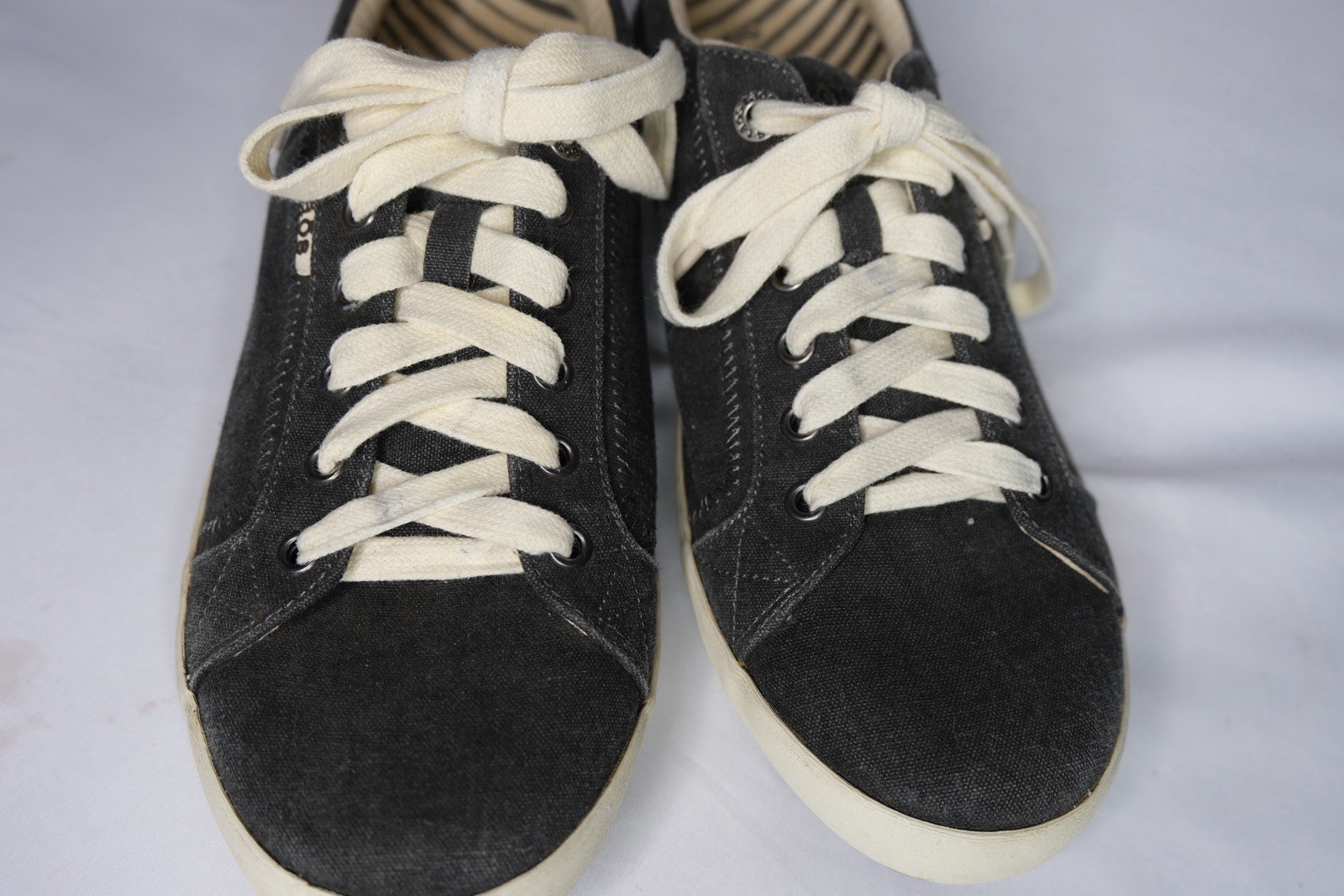 Taos Women’s Star Sneakers Size 10W Lace Up Comfort Shoes Charcoal Grey Wash