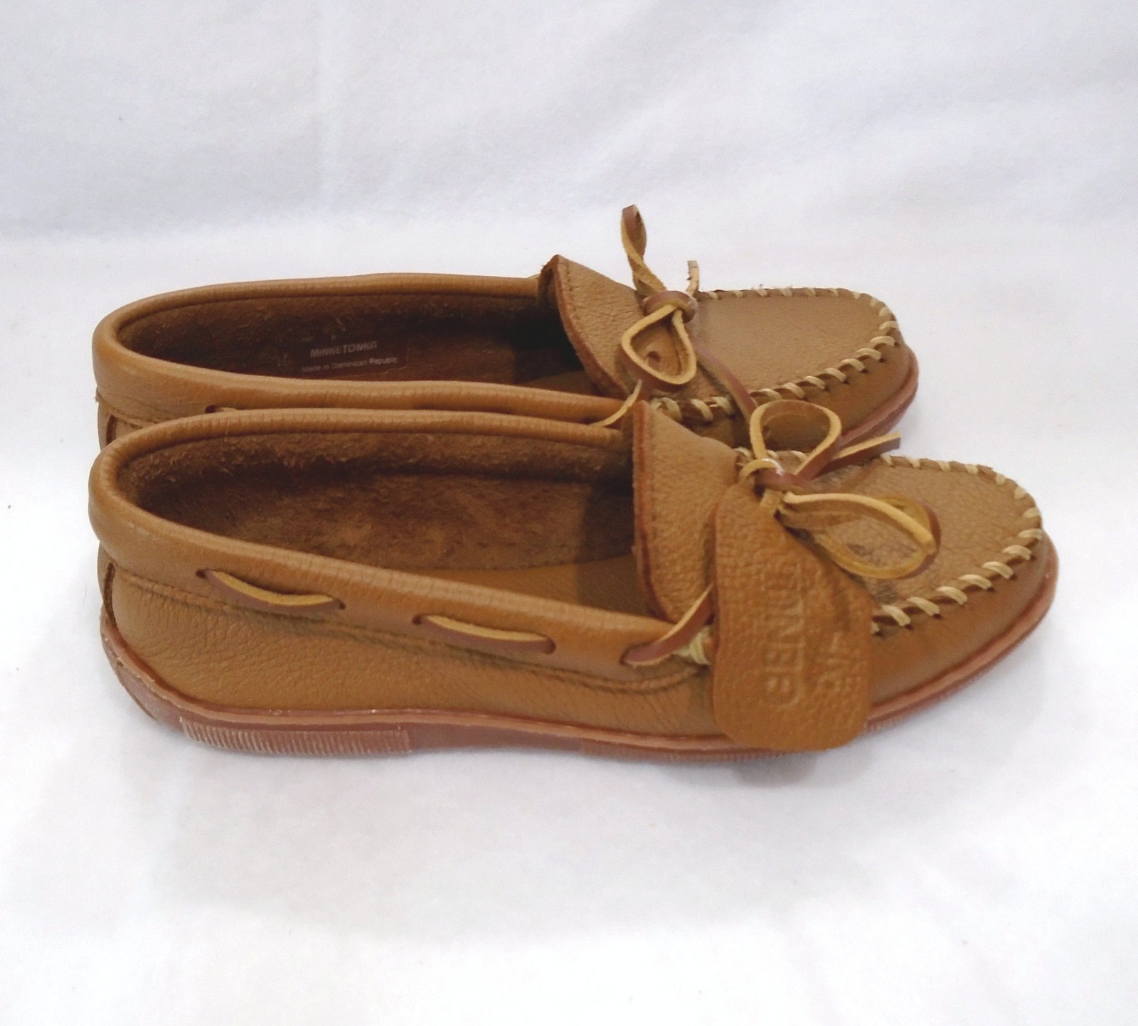 new MINNETONKA Moosehide Classic Mocassins Natural – never worn/no box