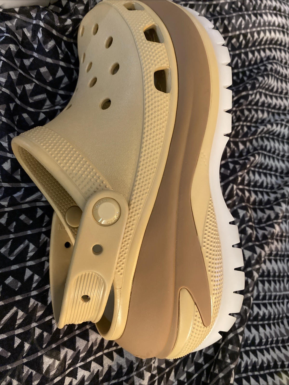 Crocs Mega Crush Matte Clogs Wheat EC Size M5 W7