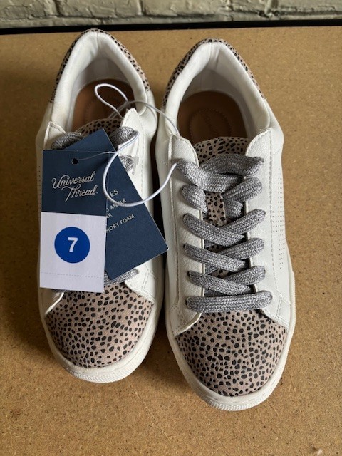 Universal Thread Women’s Cadey Memory Foam Sneaker White/Animal Print US Size 7