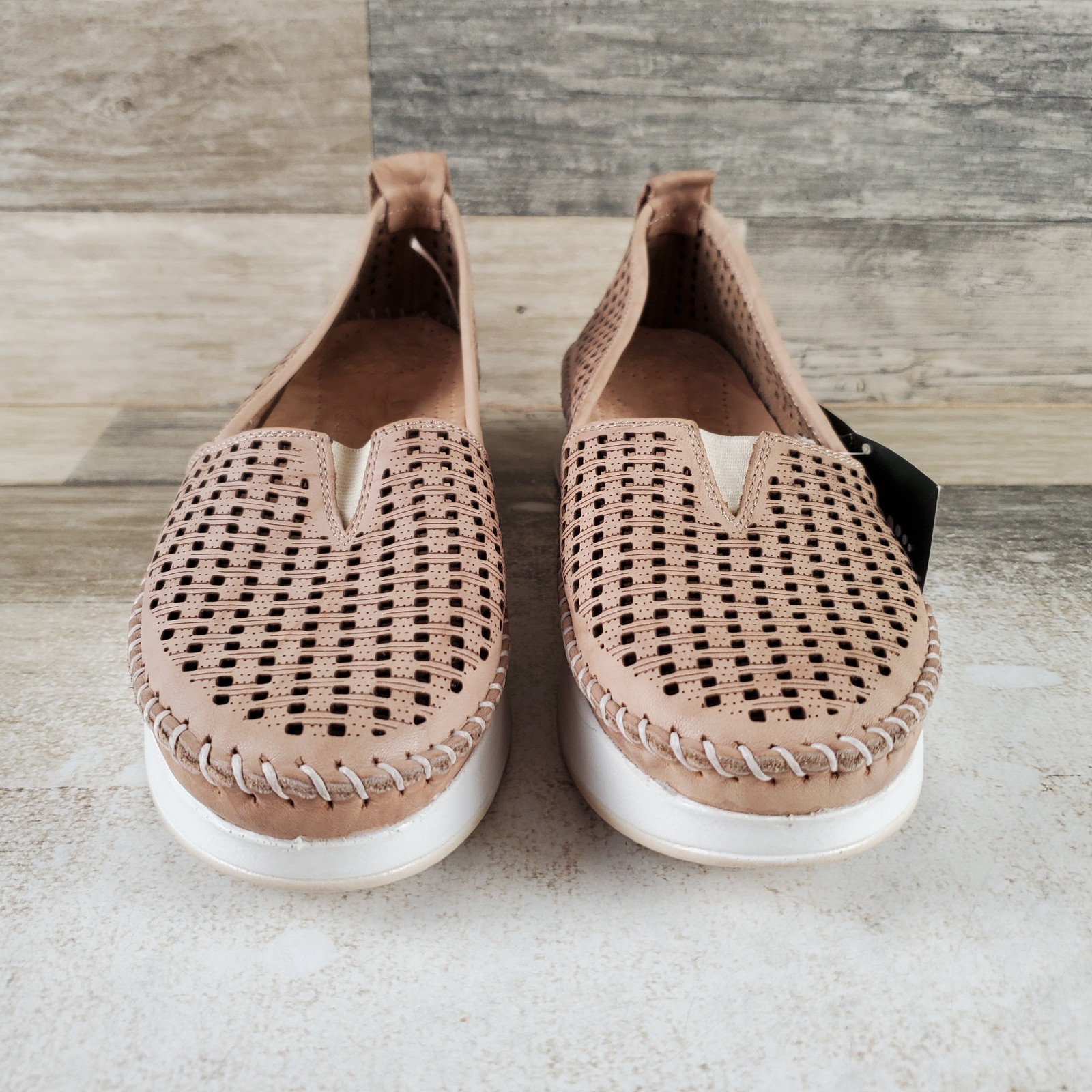 Spring Step Emerson Womens Shoes Sz 8.5 Beige Stretch Leather Laser Cut Slip On