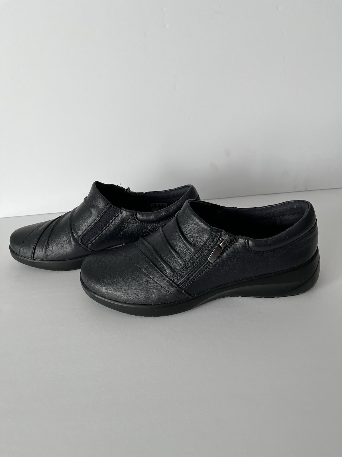 Clark’s Collection Black Size 8 Ladies Slip On Side Zipper Comfortable