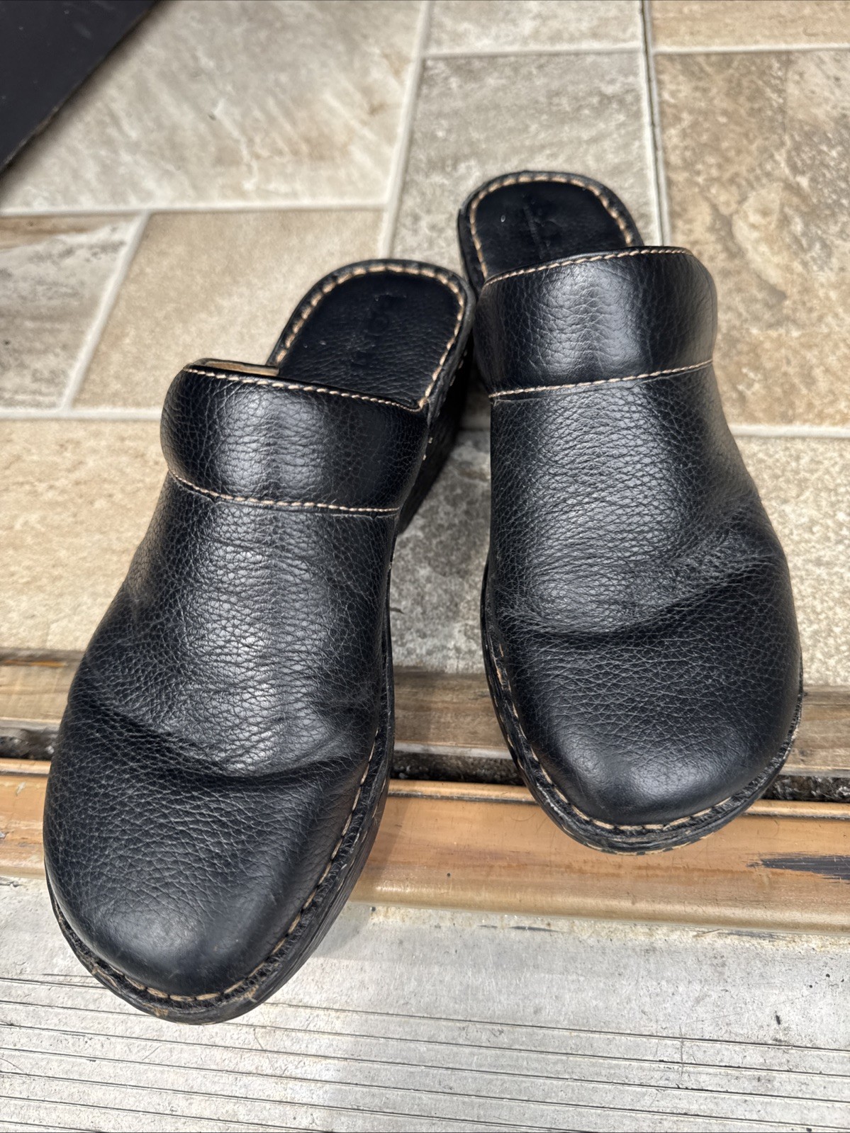 Born Mule Clogs Shoes Women’s Size 8 Black Leather Wedge Heel Slip On W31783