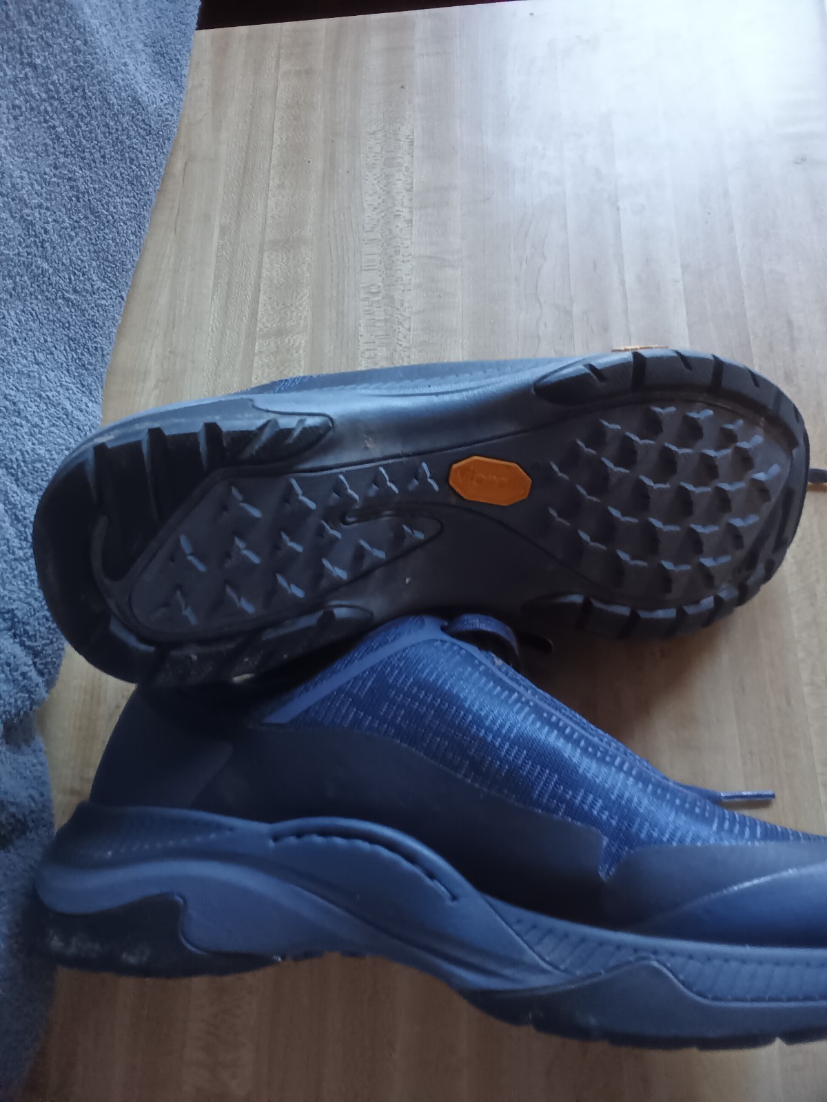 Women Dansko Makayla Tennis Shoes Waterproof Arch Plus Vibram Sole Size 38
