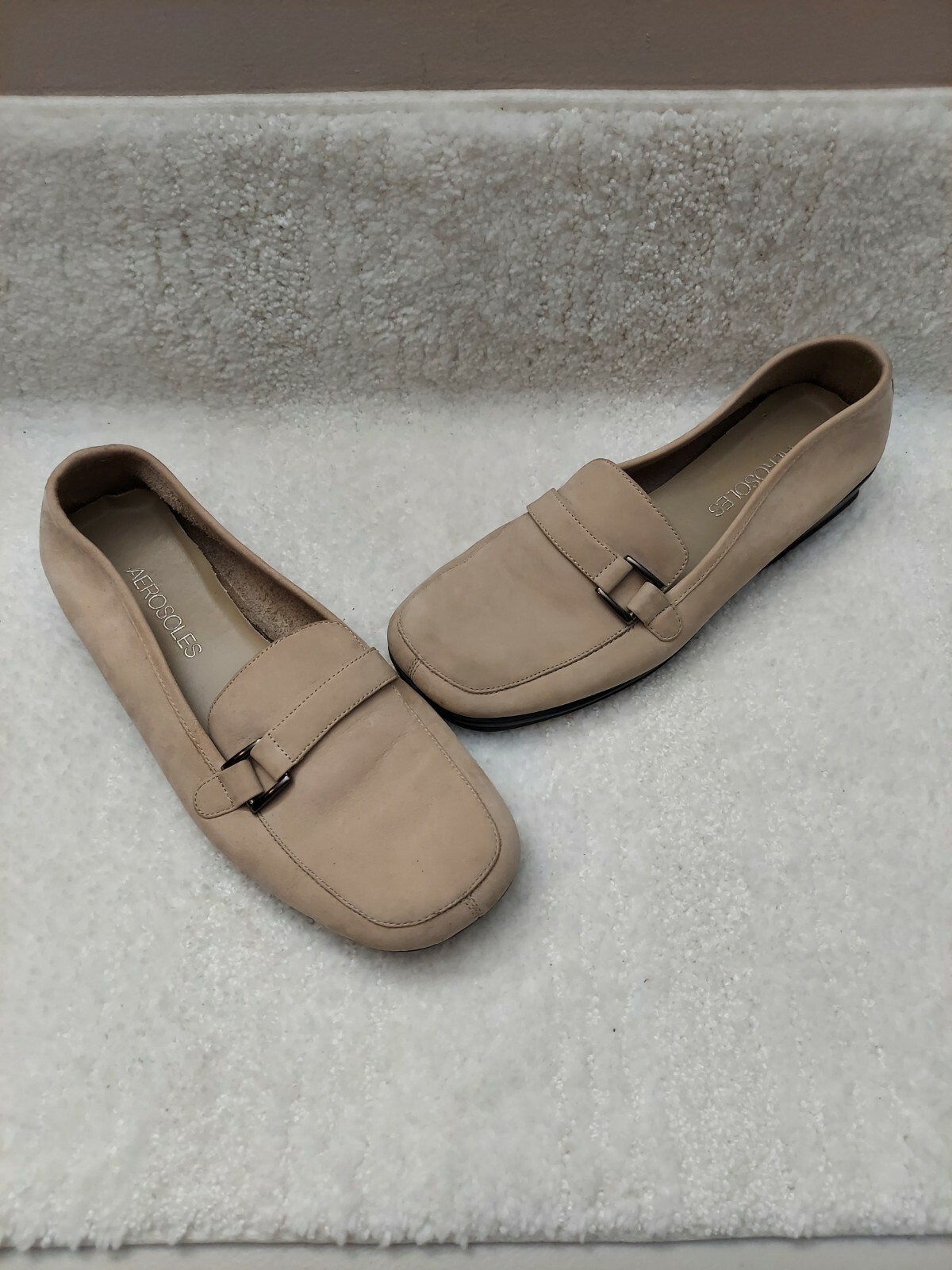 Women’s Aerosoles tan Suede nubuck. New without tags. Size 6. Tan