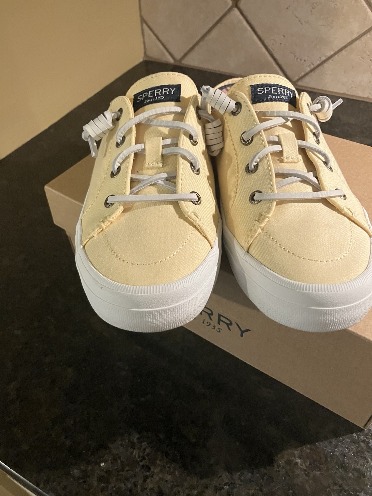 womens sperry shoes size 8 Crest Vibe Mule, Yellow