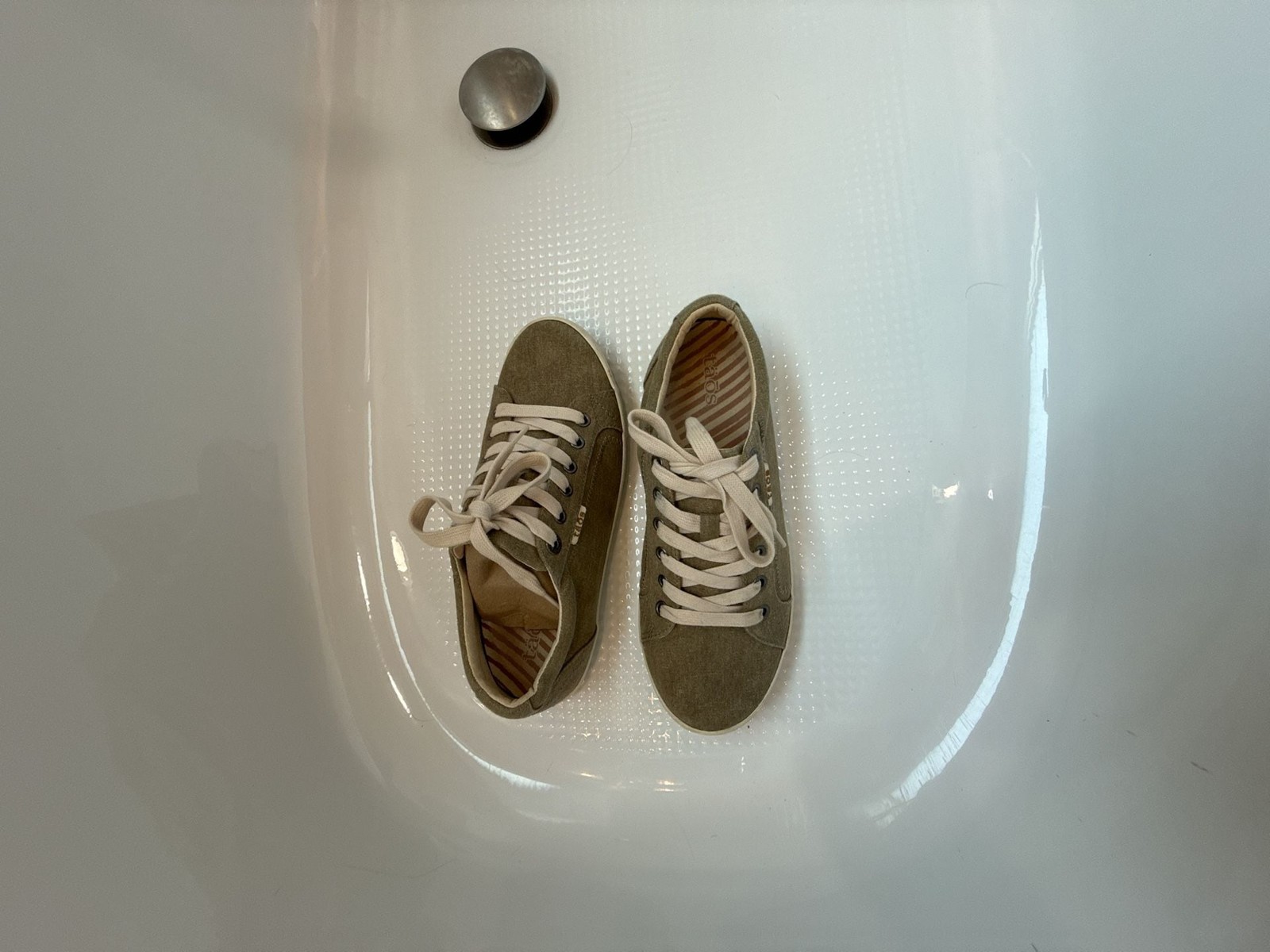 Womens TAOS Star Taupe Khaki Wash VGUC Sneakers Size 9