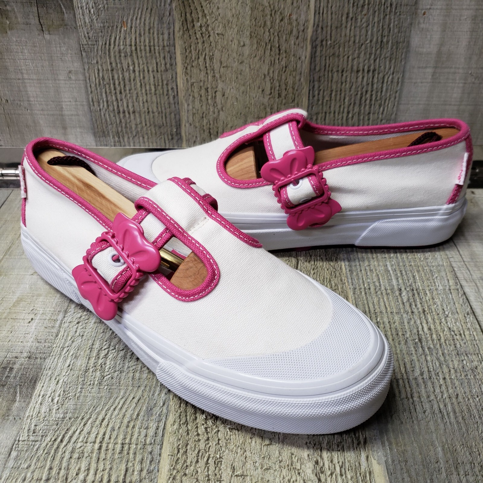 Vans x Barbie™ Style 93 DX Mary Jane Skate Shoe – White Womens 8 Excellent Cond.