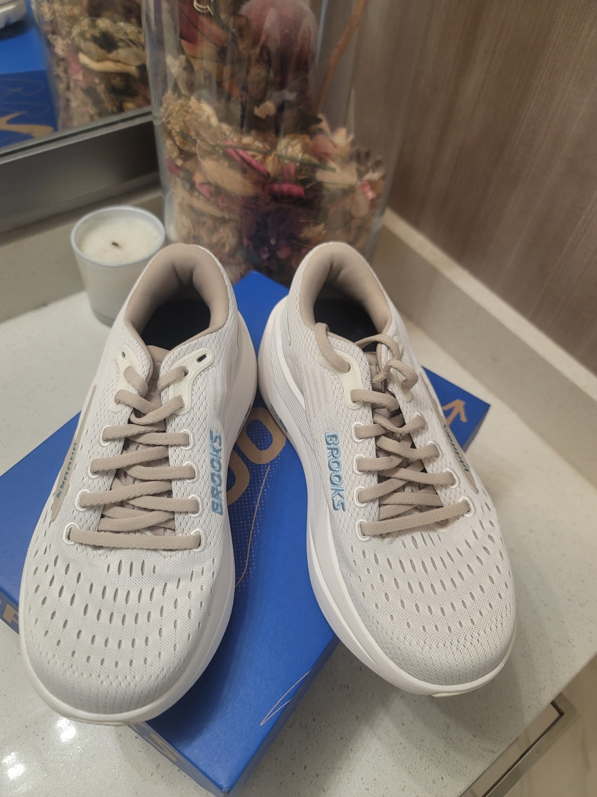 Brooks Ghost Max 3 Shoes Womens Size 6 Wide Coconut/Beige Chateau Running NIB