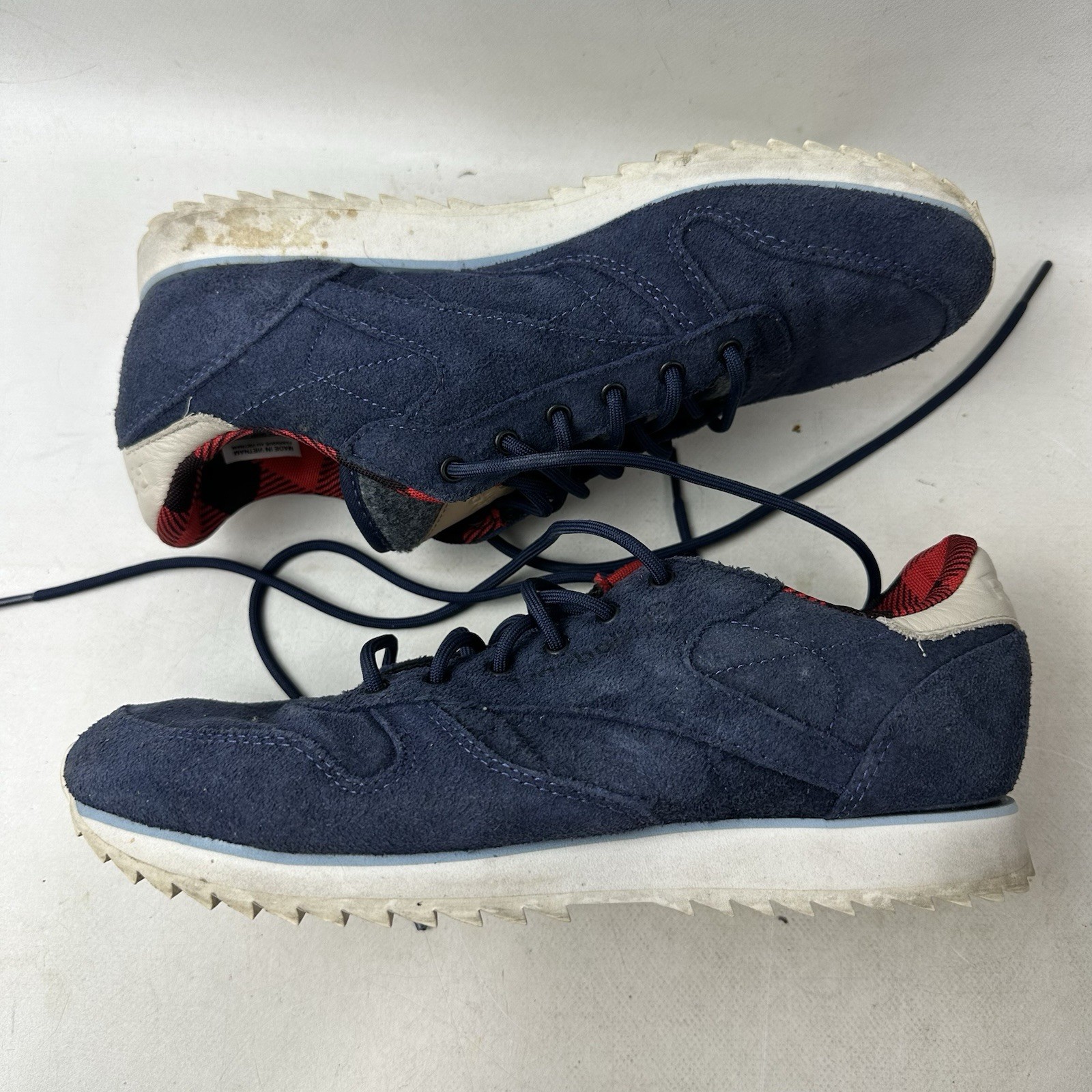 Reebok Classic Womens 8 Laced Sneakers Blue Sued Thinsulate Lined Tennis Shoes