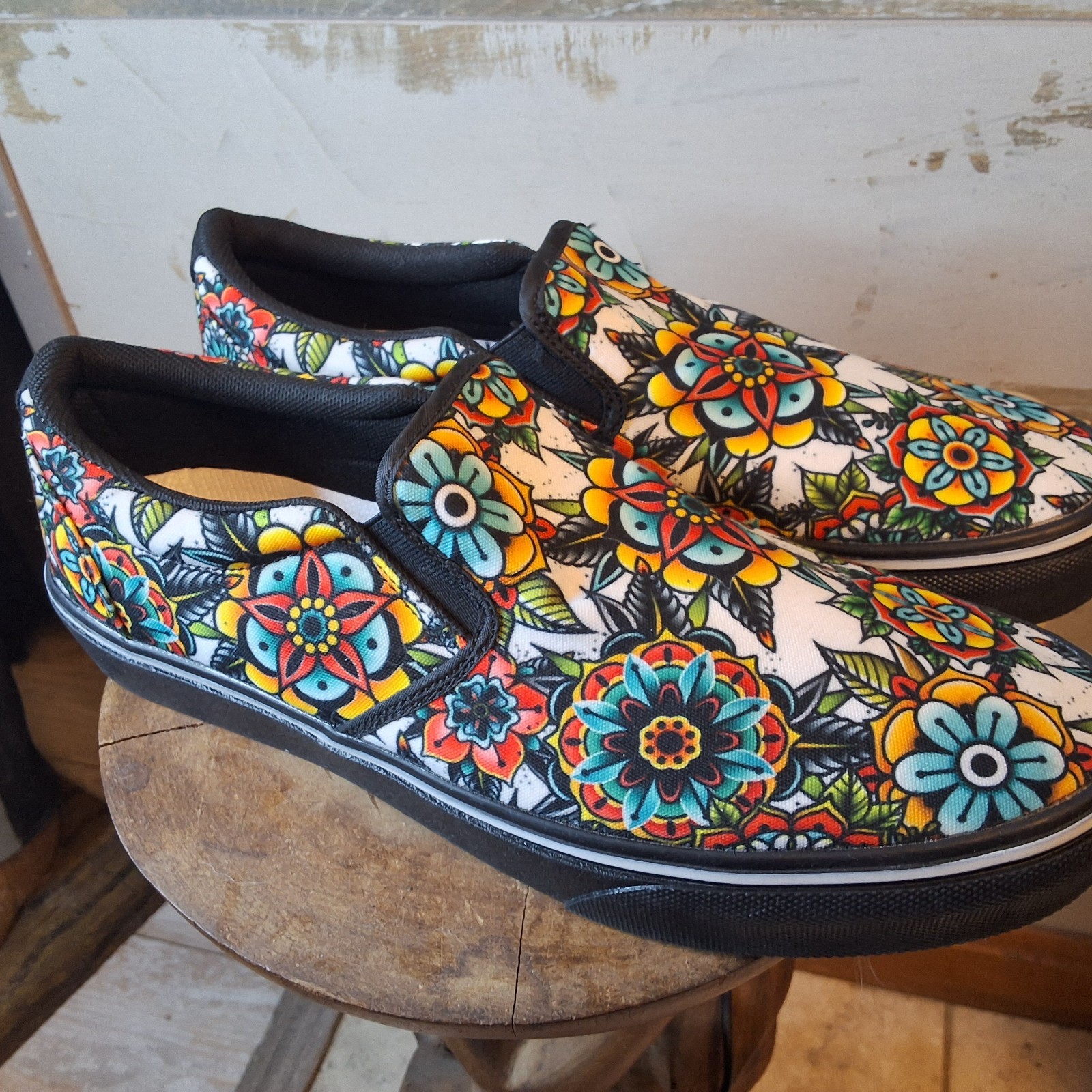 Brand New- RAAD SHOP Womans Slip On Multicolor Flowers Boho Shoes 8.5W