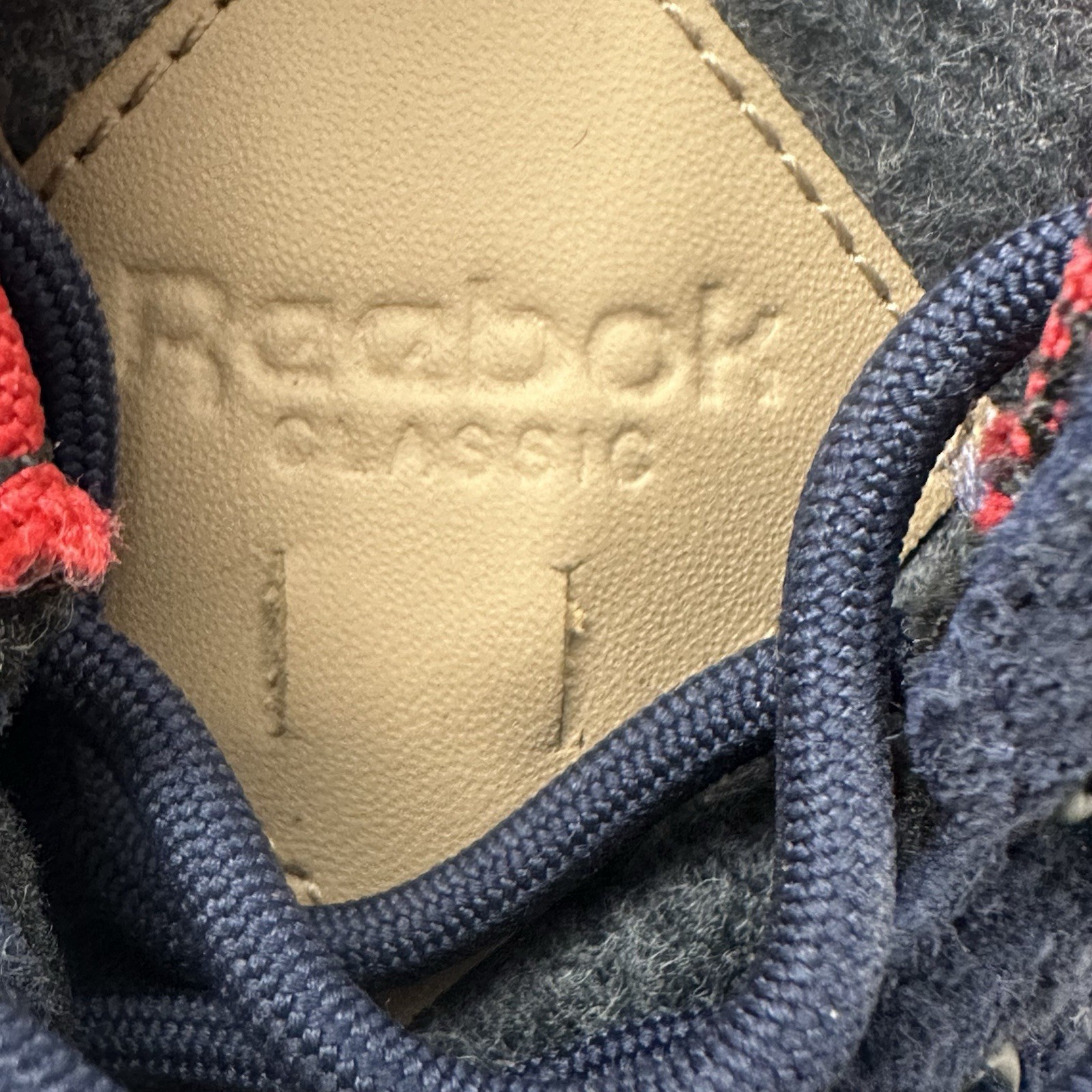 Reebok Classic Womens 8 Laced Sneakers Blue Sued Thinsulate Lined Tennis Shoes