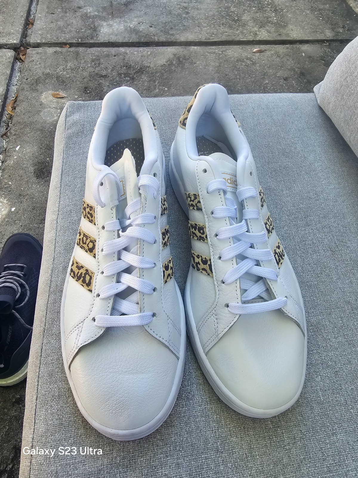 Adidas Women’s Grand Court 2.0 Athletic Shoe – White/Beige – US 10 –