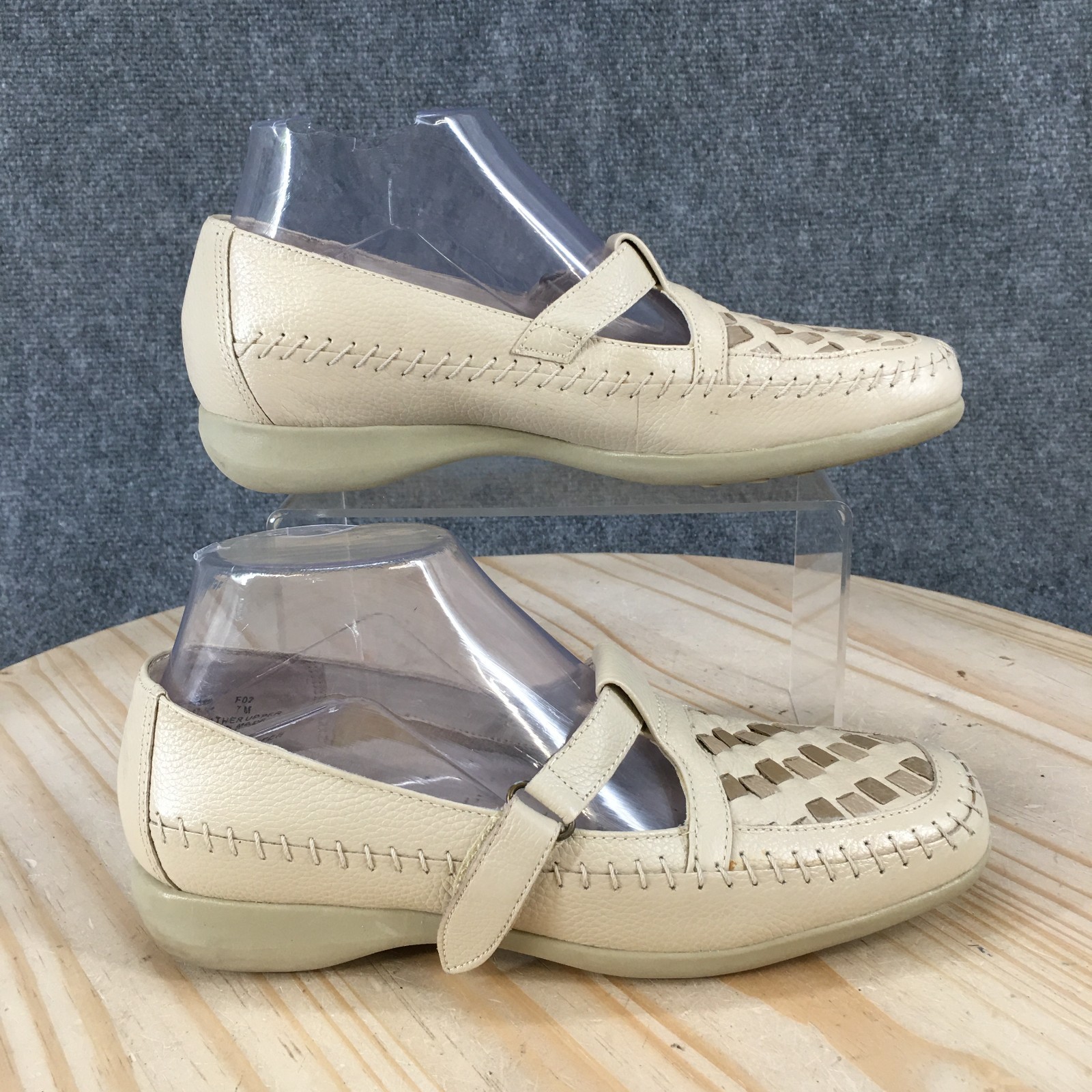 Mushrooms Shoes Womens 7 M Beige Mary Jane Leather Woven Casual Hook & Loop Low