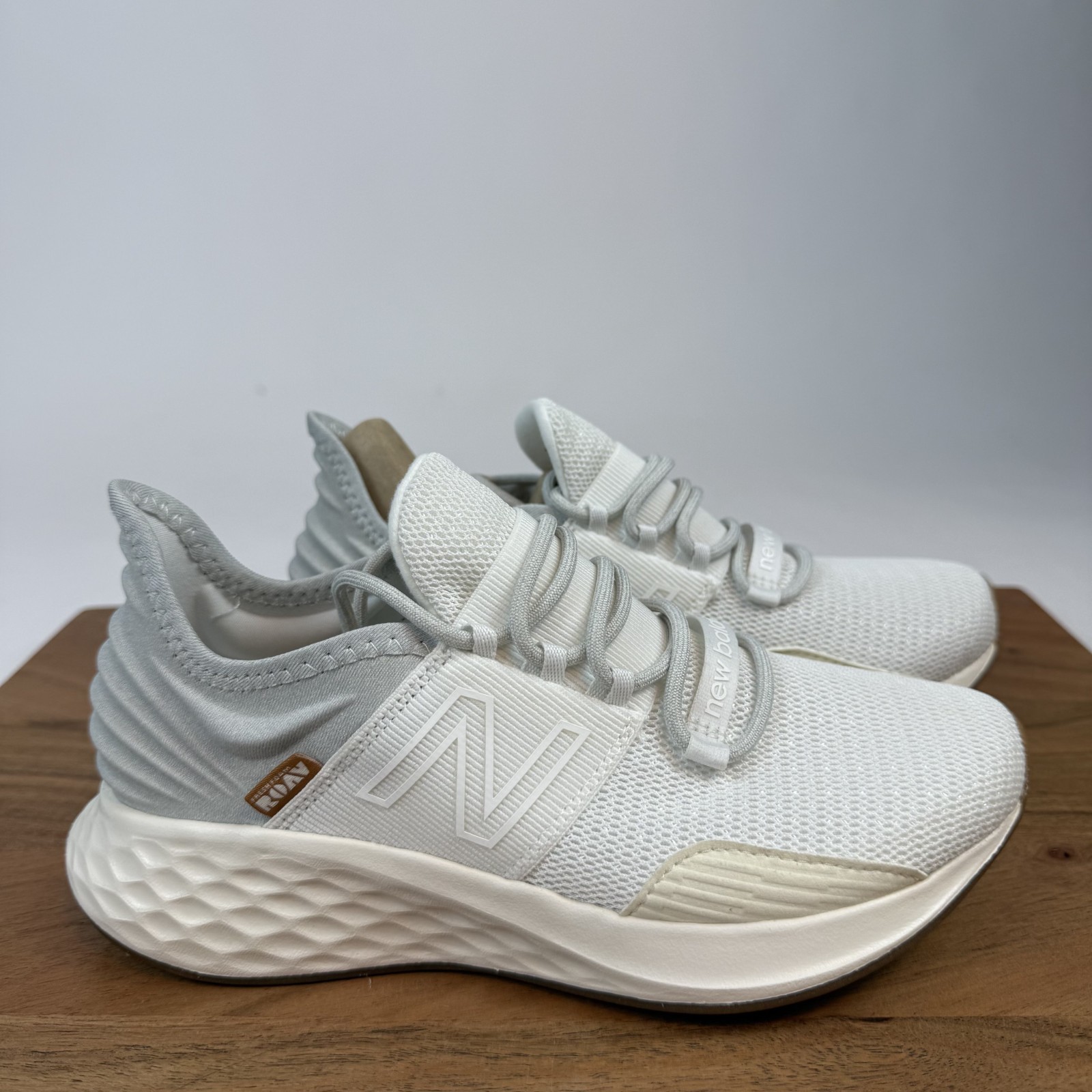 New Womens New Balance Fresh Foam Roav Tee Shirt White Casual Sneakers Sz 6 NIB