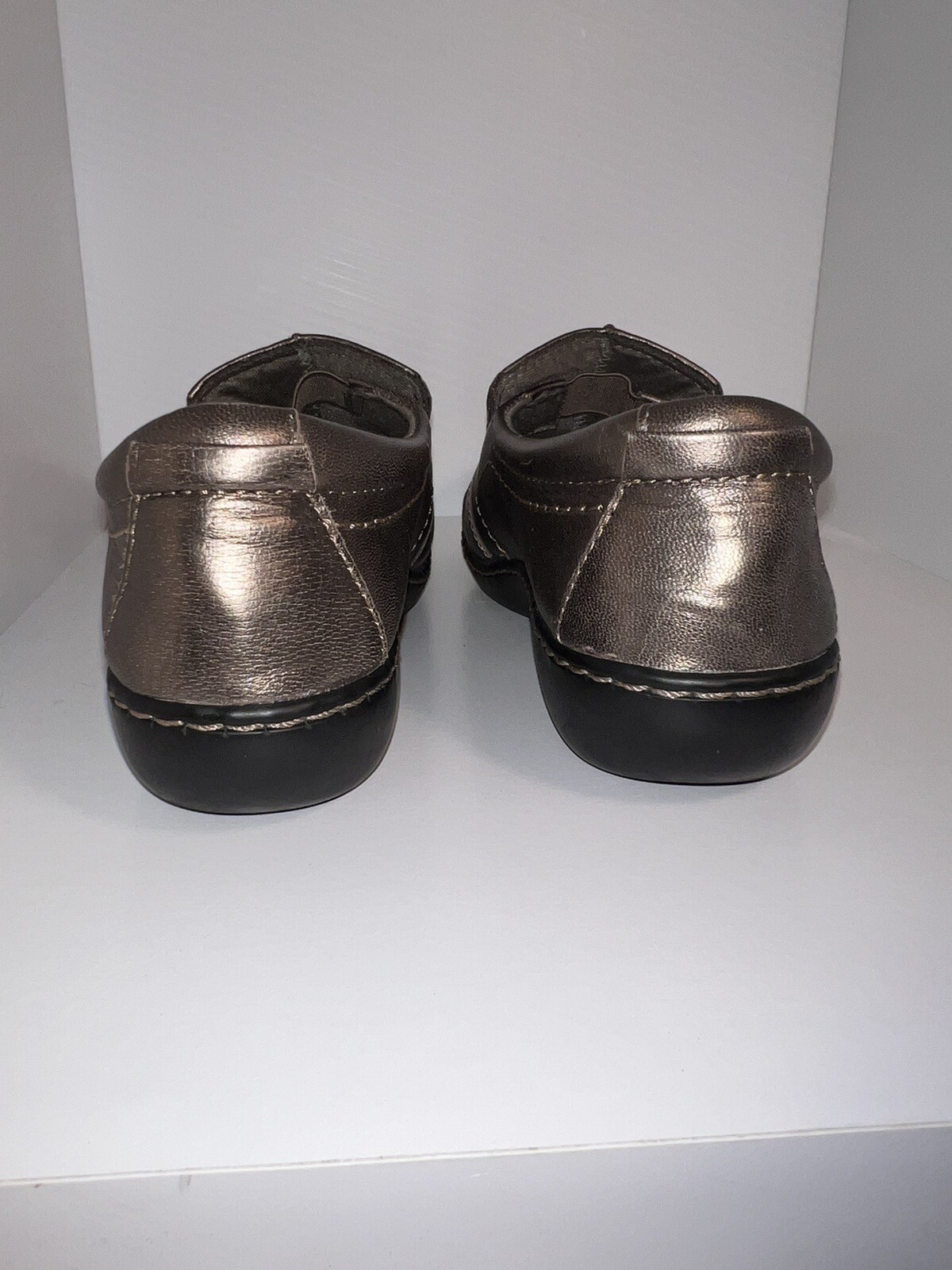 Clarks, 7.5M, leather slip on bungee wooden button, toggle golden bronze loafer
