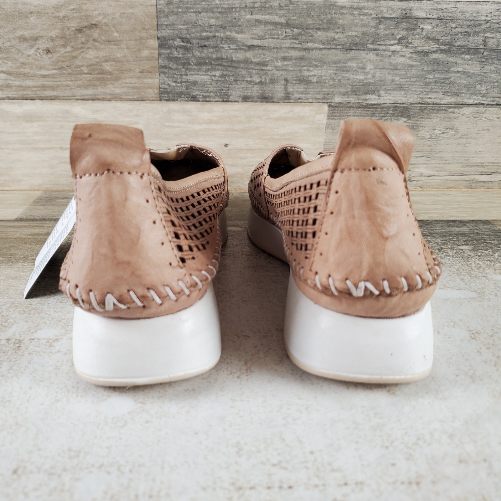 Spring Step Emerson Womens Shoes Sz 8.5 Beige Stretch Leather Laser Cut Slip On