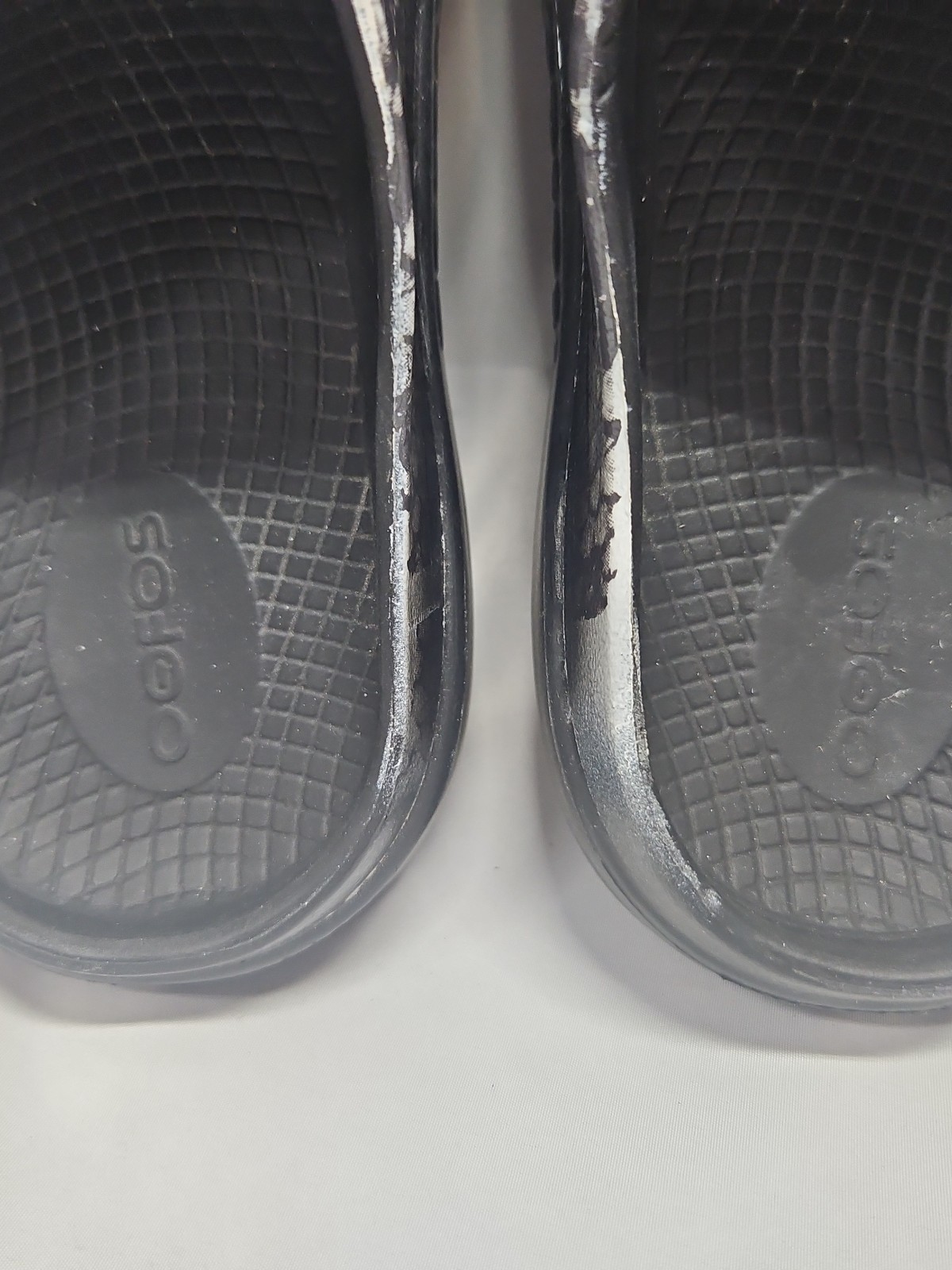 OOFOS Clogs black and gray reptile pattern Animal Print Women’s size 8 GUC