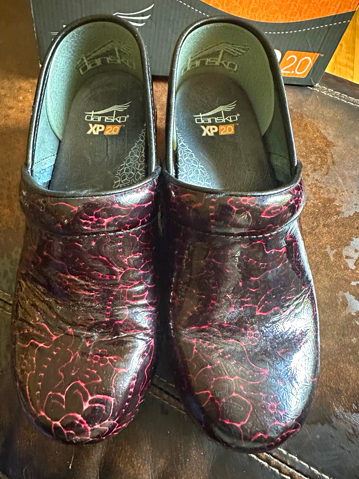 Dansko XP 2.0 Women’s Leather Floral Slip-On Clogs Slip Resistant EU 38 US 7.5-8