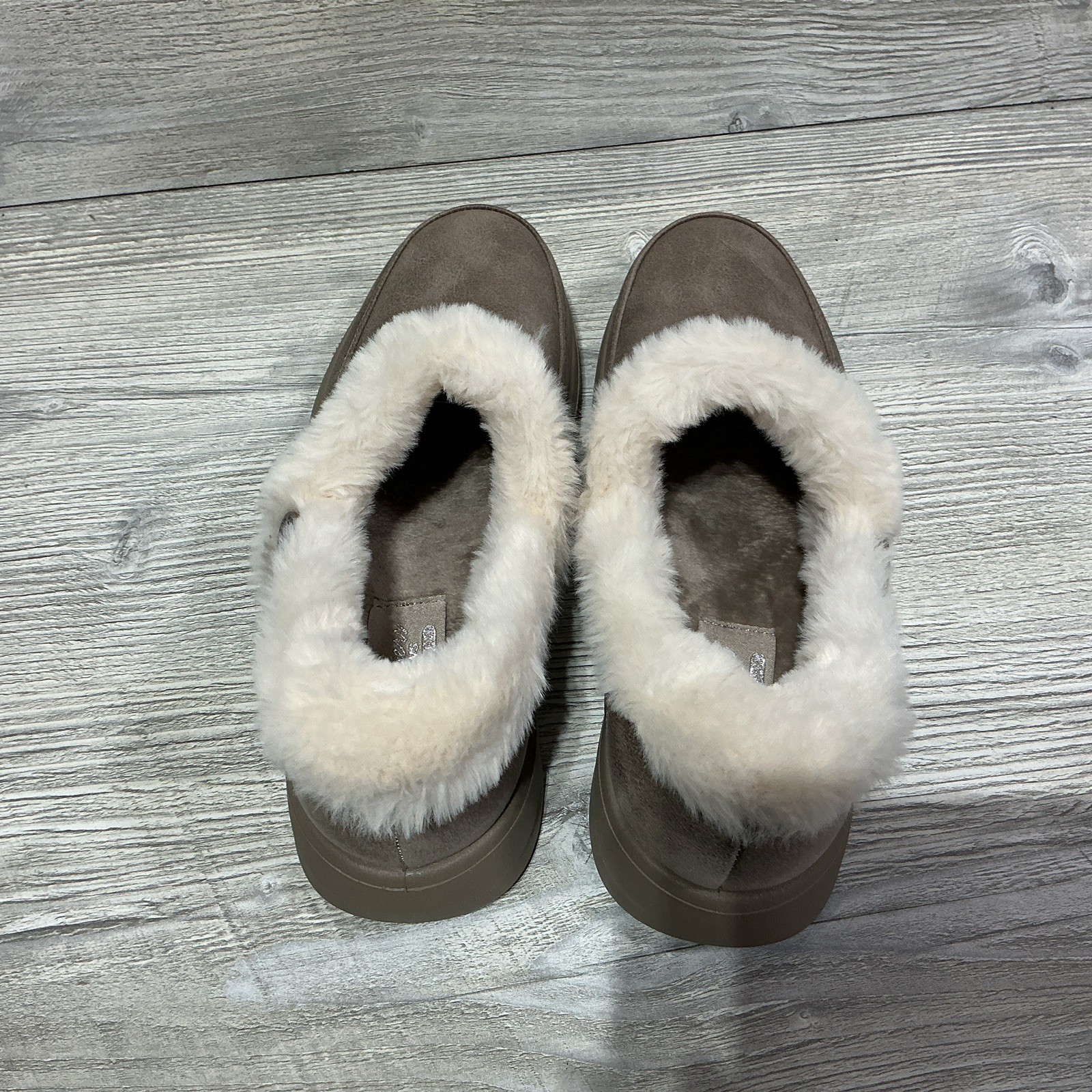 Skechers Womens Size 7.5 Cozy Escape Hands Free Slip Ins Slippers Chestnut Tan