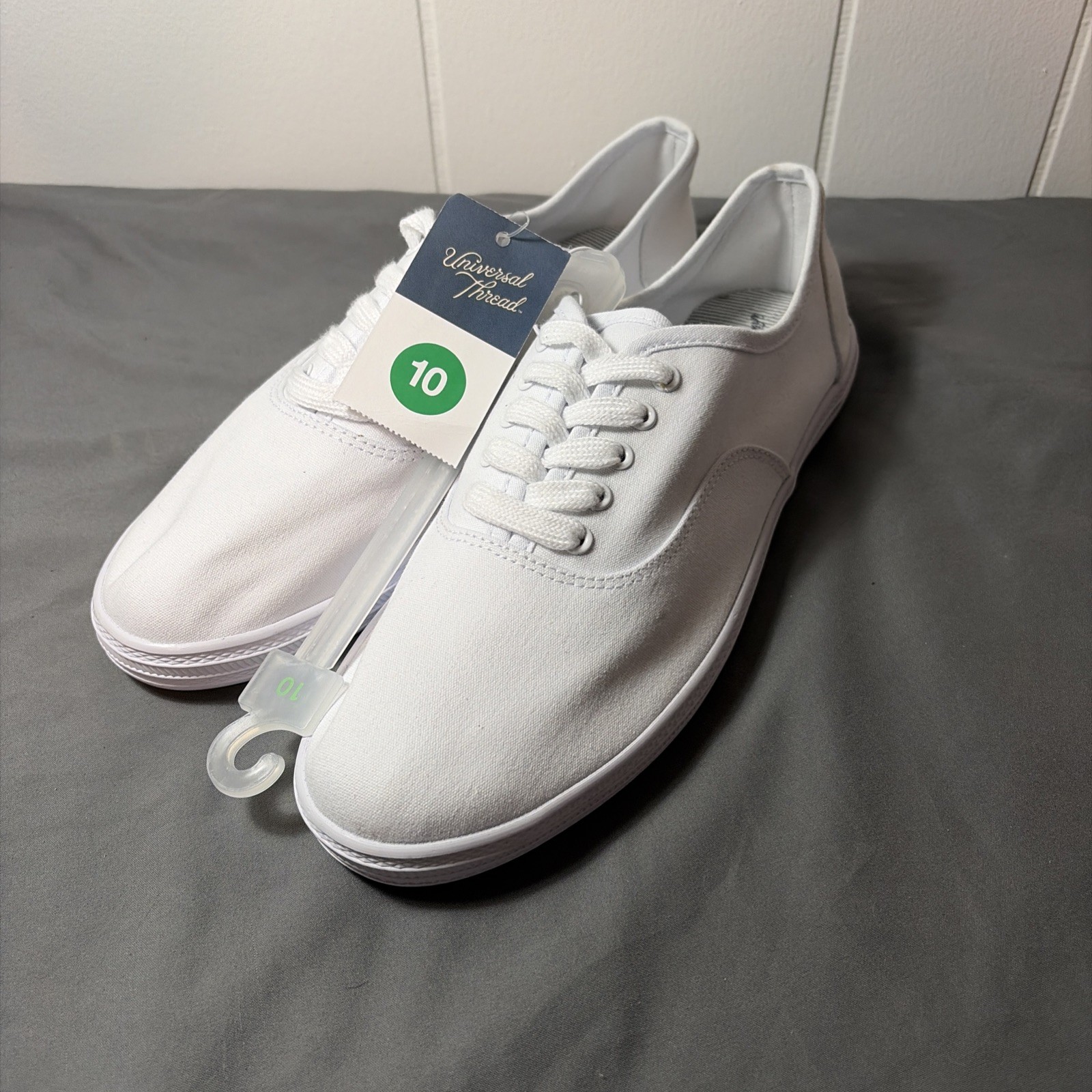 Universal Thread Women’s White Canvas Lace Up Sneakers Size 10 NWT Casual Shoes