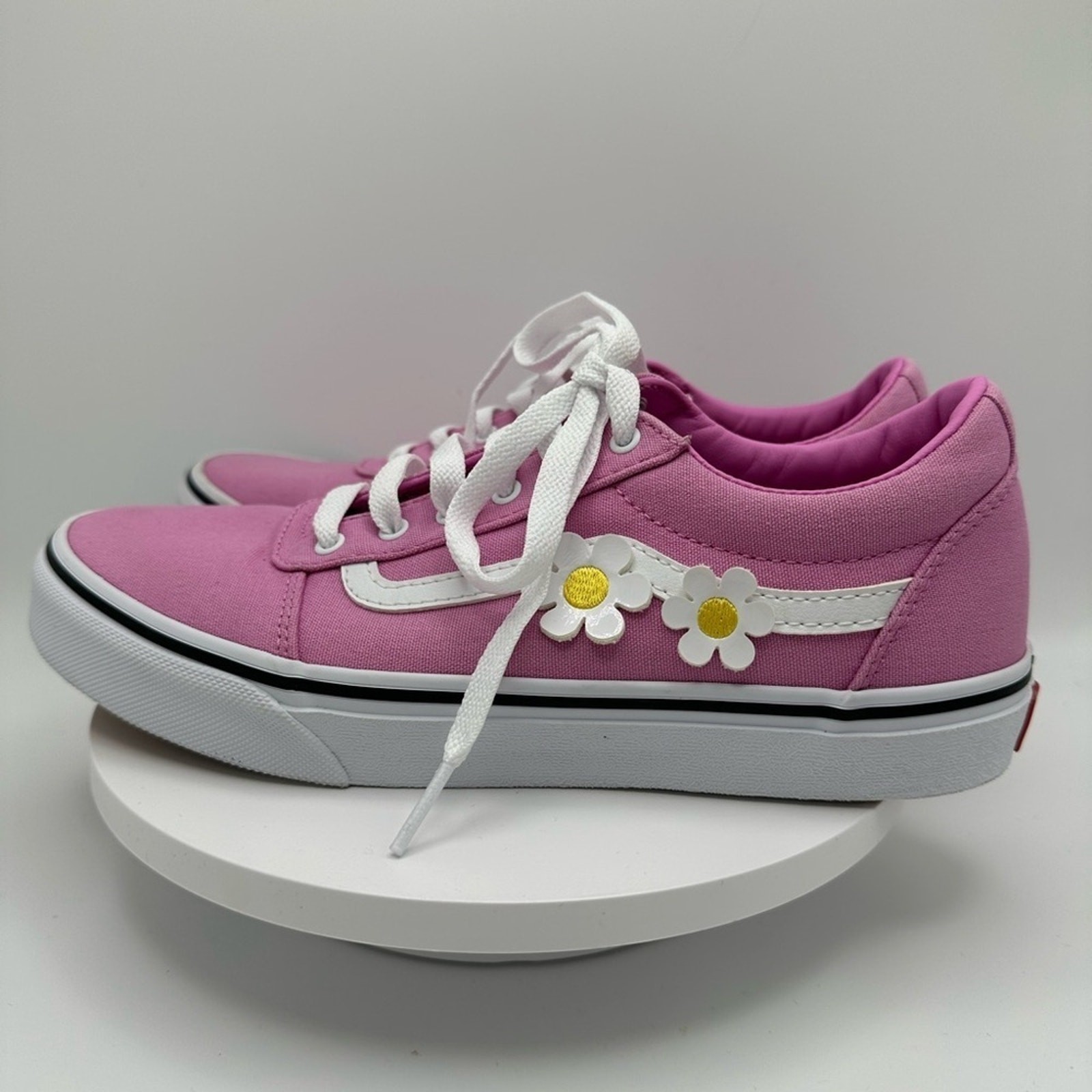 VANS Ward Pink Daisy Sneakers, Size 6 EUC